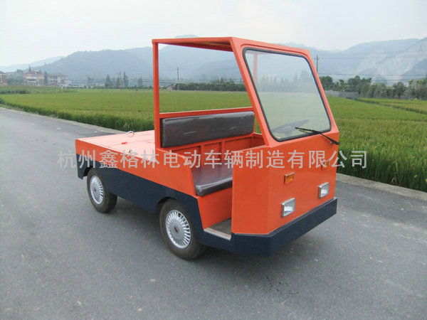 1-5噸半封閉式電動牽引車.jpg